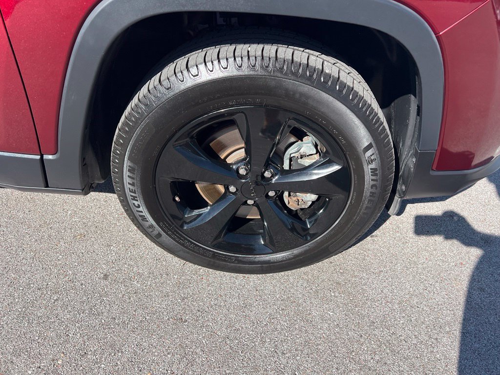 Used 2021 Jeep Cherokee Latitude Plus AWD/4WD image 12