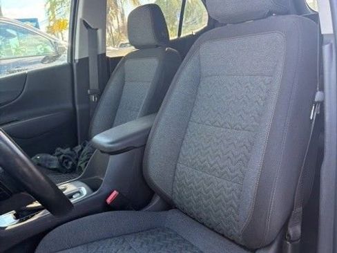 Used 2023 Chevrolet Equinox LT image 4