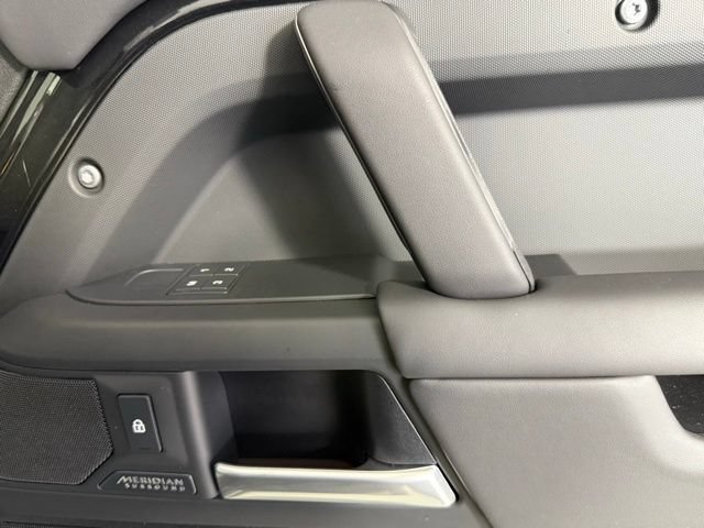 New 2026 Land Rover Defender 110 X-Dynamic SE AWD/4WD image 36