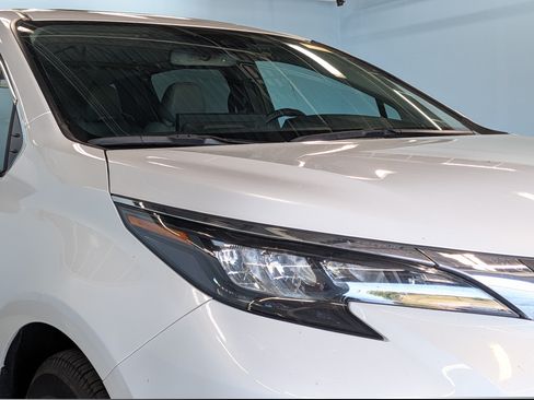 Certified 2025 Toyota Sienna XLE FWD image 11