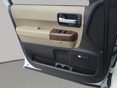 Used 2010 Toyota Sequoia Platinum RWD image 28