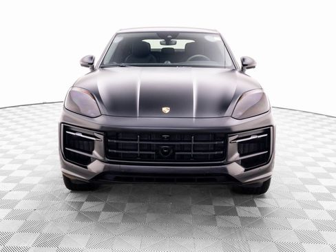 Certified 2025 Porsche Cayenne GTS AWD/4WD image 9