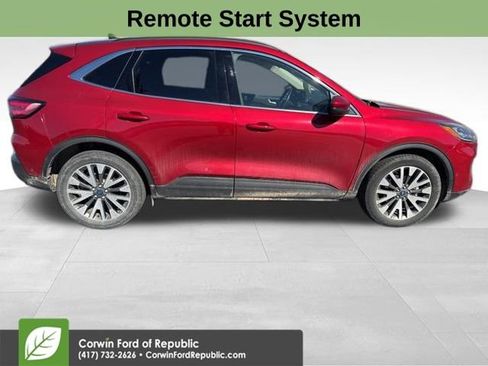 Used 2020 Ford Escape Titanium image 9