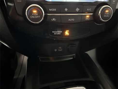 Used 2018 Nissan Rogue SV w/ Premium Package image 21