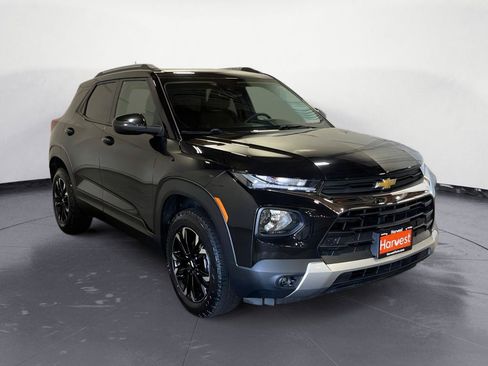 Used 2022 Chevrolet TrailBlazer LT w/ Convenience Package AWD/4WD image 3