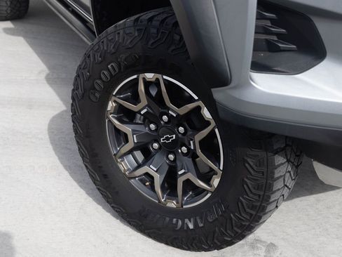 Used 2023 Chevrolet Colorado ZR2 w/ ZR2 Convenience Package III image 8