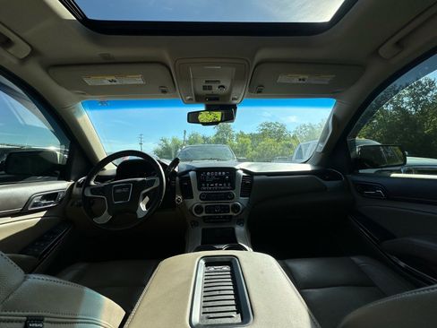 Used 2017 GMC Yukon SLT w/ Open Road Package AWD/4WD image 4