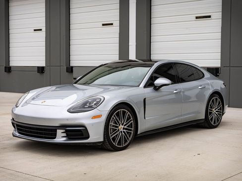 Used 2018 Porsche Panamera 4 image 4