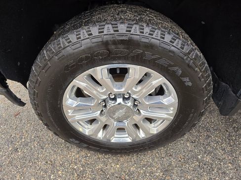 Used 2022 Chevrolet Silverado 2500 LT w/ Convenience Package image 11