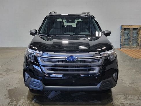 Used 2025 Subaru Forester Premium w/ Convenience Package #1 image 3