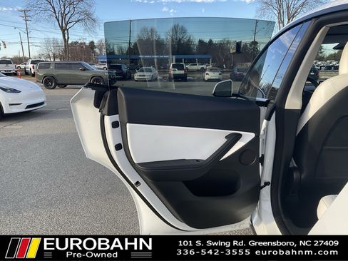Used 2022 Tesla Model Y Performance image 11