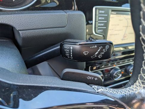 Used 2017 Volkswagen Golf R 4-Door image 32