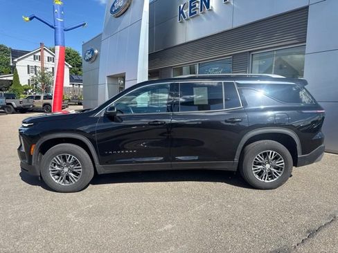 Used 2025 Chevrolet Traverse LT AWD/4WD image 9