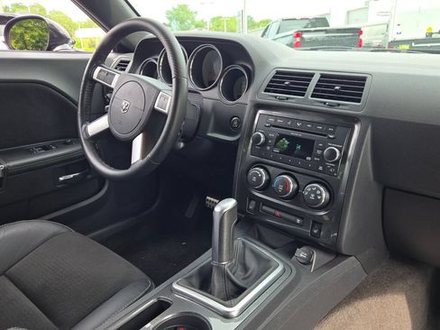 Used 2009 Dodge Challenger SRT8 RWD image 19
