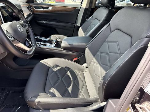 Used 2025 Volkswagen Atlas SE FWD image 16