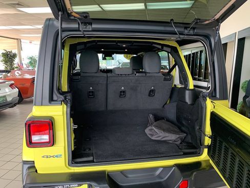 Used 2024 Jeep Wrangler Unlimited w/ Convenience Group AWD/4WD image 7