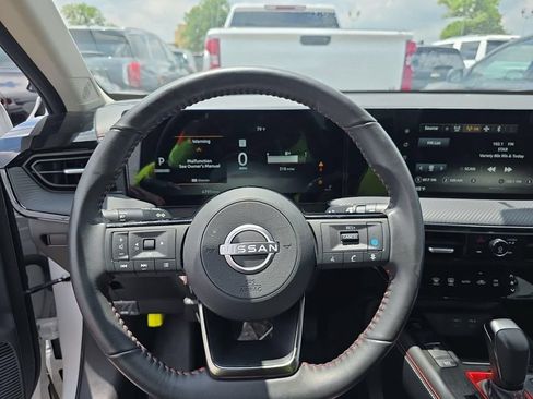 Used 2025 Nissan Kicks SR FWD image 18