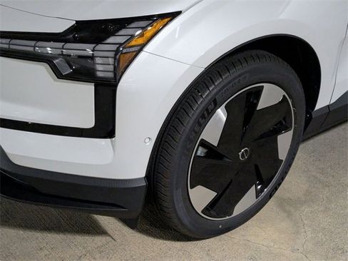 New 2025 Volvo EX30 Ultra w/ Protection Package Premier image 9