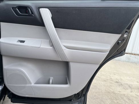Used 2013 Toyota Highlander FWD image 15