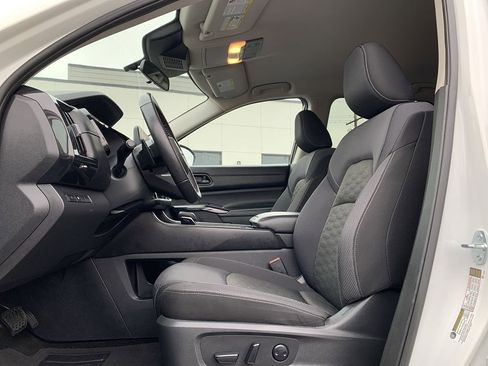 Used 2024 Nissan Pathfinder SV image 26