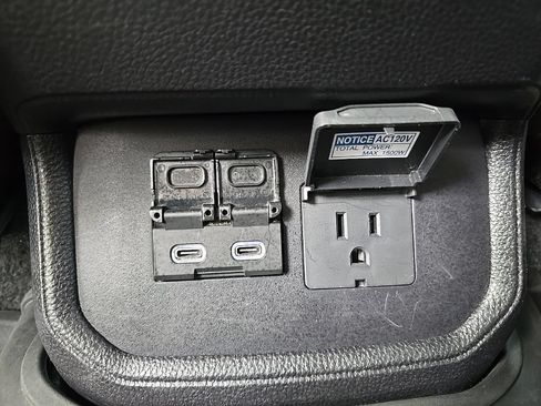 Used 2025 Toyota Highlander Limited AWD/4WD image 53