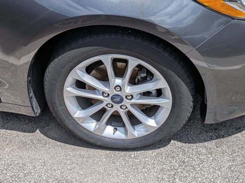 Used 2020 Ford Fusion SE FWD image 4