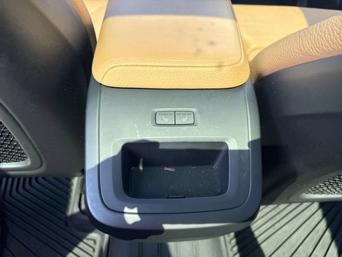 Used 2020 Volvo XC60 T5 Momentum w/ Protection Package AWD/4WD image 11