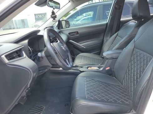 Used 2022 Toyota Corolla Cross LE image 9