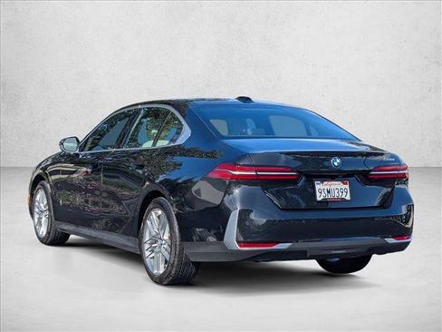 Used 2025 BMW 530i w/ Premium Package image 8