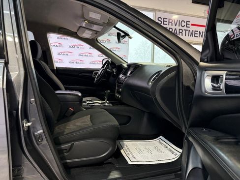Used 2019 Nissan Pathfinder SV image 49