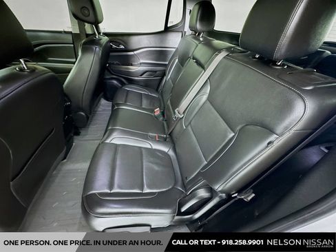 Used 2023 GMC Acadia SLT AWD/4WD image 25