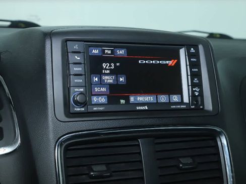 Used 2017 Dodge Grand Caravan SXT w/ Driver Convenience Group image 26