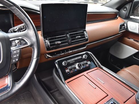 Certified 2024 Lincoln Navigator Reserve AWD/4WD image 9