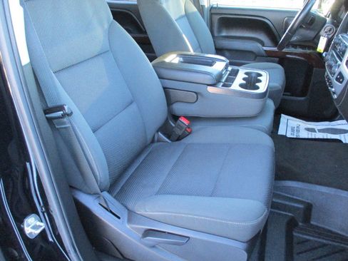 Used 2017 GMC Sierra 2500 SLE w/ SLE Preferred Package image 17