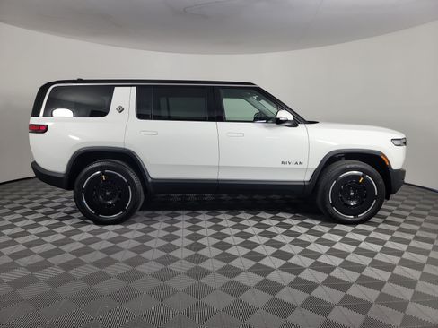 Used 2025 Rivian R1S Adventure AWD/4WD image 6