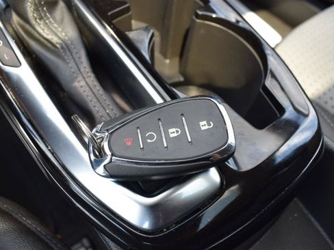 Used 2024 Chevrolet Trax LT w/ Sunroof Package FWD image 39