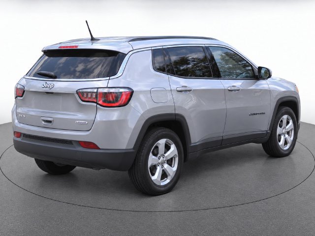 Used 2019 Jeep Compass Latitude w/ Popular Equipment Group AWD/4WD image 4