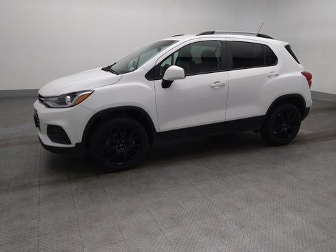 Used 2021 Chevrolet Trax LT w/ Premium Seat Package image 2