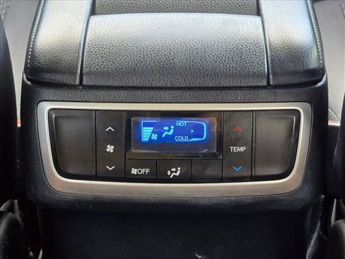 Used 2017 Toyota Highlander LE FWD image 16