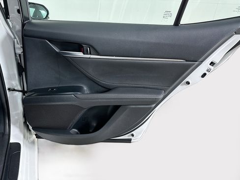 Used 2018 Toyota Camry XLE image 29