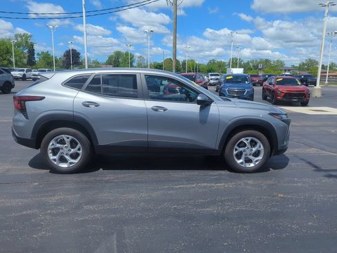 Certified 2024 Chevrolet Trax LS w/ LS Convenience Package FWD image 10