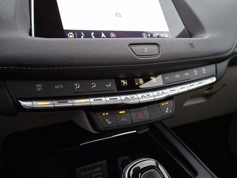 Used 2021 Cadillac XT4 Luxury w/ Cold Weather Package image 17