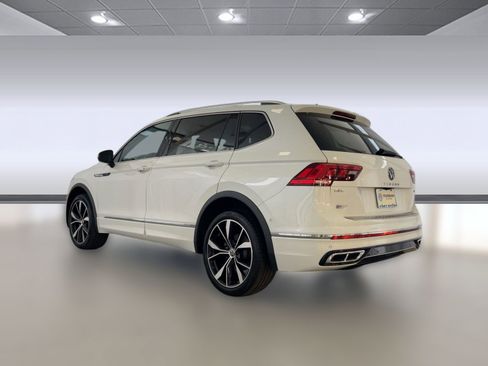 Used 2024 Volkswagen Tiguan SEL R-Line image 3