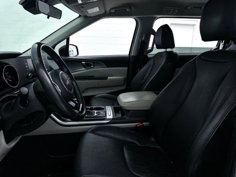 Certified 2024 Kia Carnival LX image 17