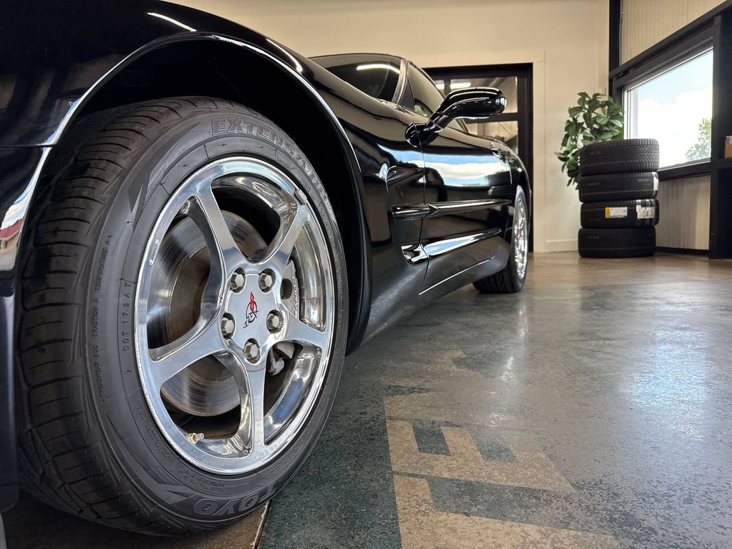 Used 2002 Chevrolet Corvette Convertible w/ Preferred Equipment Group2 RWD image 23