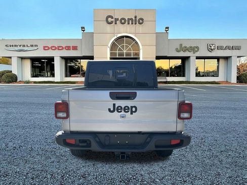 Used 2022 Jeep Gladiator Sport AWD/4WD image 4