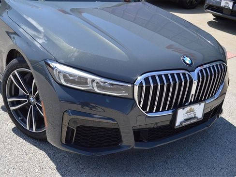 Used 2021 BMW 750i xDrive w/ M Sport Package image 3