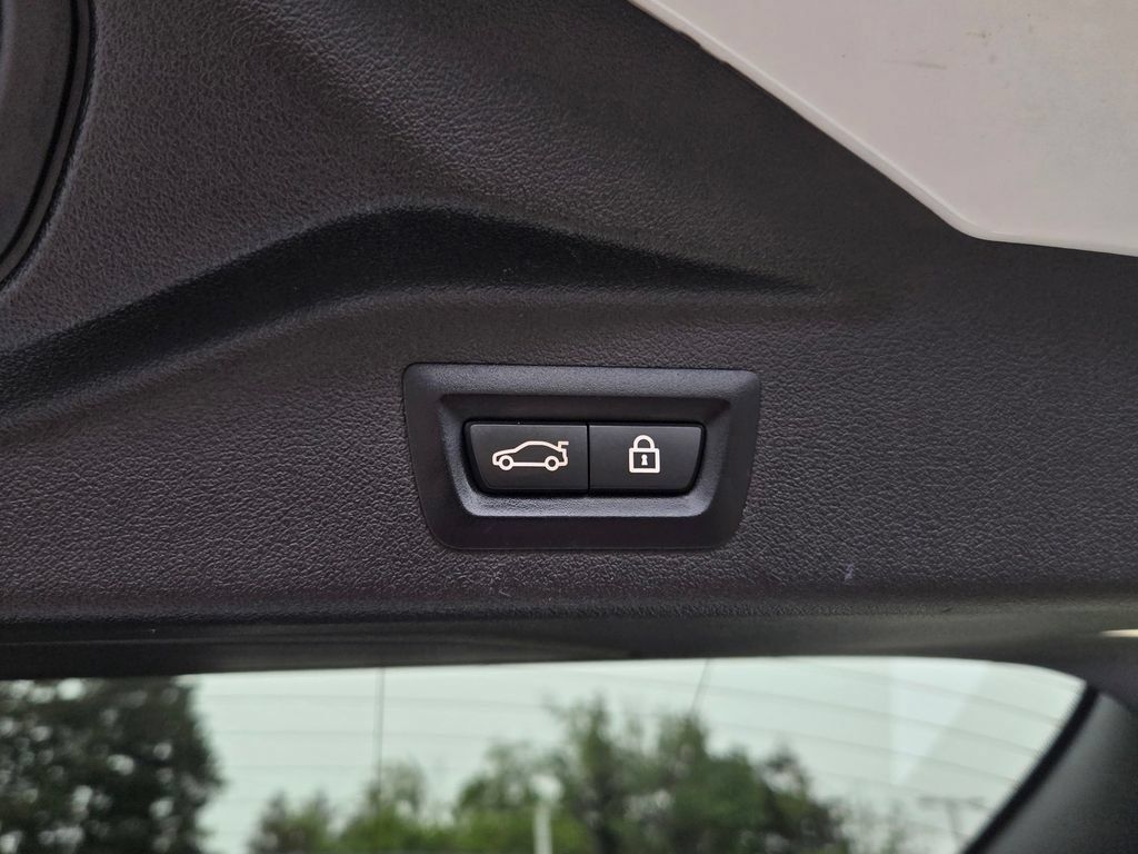 Used 2021 BMW X7 xDrive40i w/ M Sport Package AWD/4WD image 44