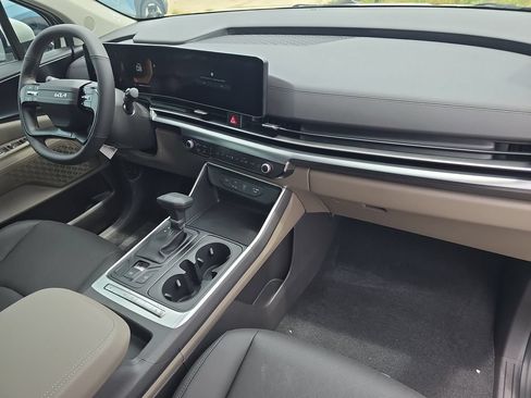 New 2027 Kia Carnival FWD image 10