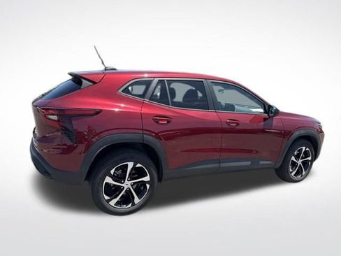 Used 2025 Chevrolet Trax RS w/ Driver Confidence Package FWD image 4